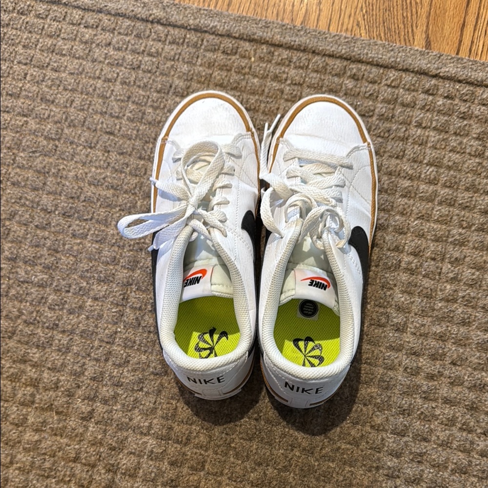 Nike White and Black Classic Sneakers
